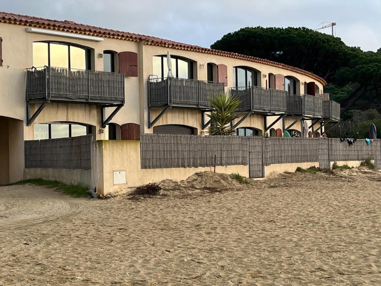 Les Pieds Dans L'Eau Apartment La Croix-Valmer Exterior photo